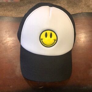 NWOT Black Adult Sized Trucker Hat w/ Smiley Face in Yellow Unisex SnapBack Hat